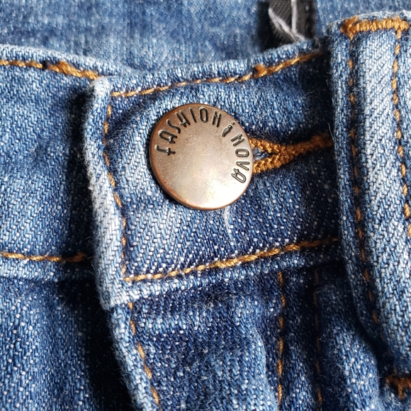 Fashion Nova Distressed Skinny Jeans - Picture 6 of 8